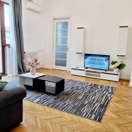 Cozy Apartment Near City Center 부쿠레슈티 외부 사진