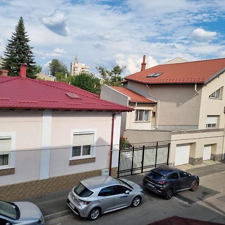 Cozy Apartment Near City Center 부쿠레슈티 외부 사진