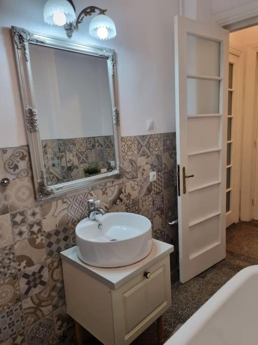 Cozy Apartment Near City Center 부쿠레슈티 외부 사진