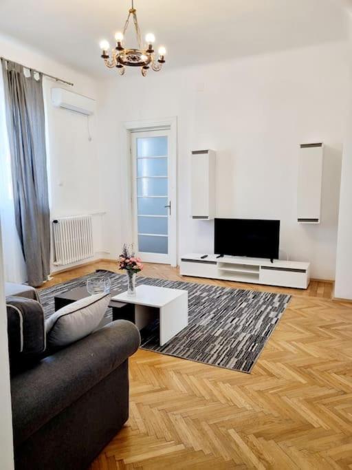 Cozy Apartment Near City Center 부쿠레슈티 외부 사진