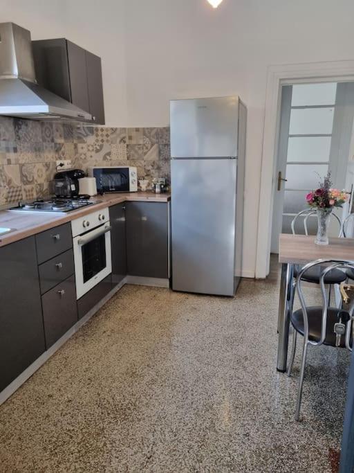 Cozy Apartment Near City Center 부쿠레슈티 외부 사진
