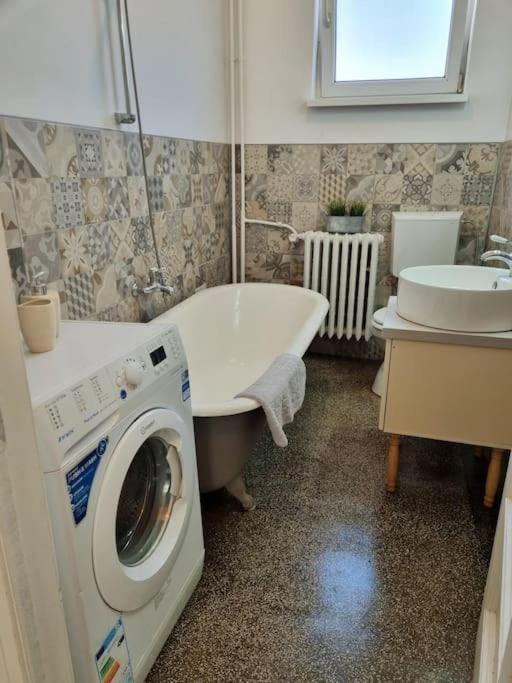 Cozy Apartment Near City Center 부쿠레슈티 외부 사진