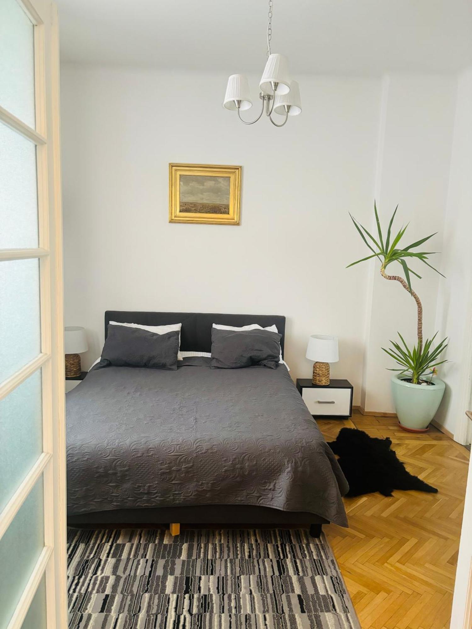 Cozy Apartment Near City Center 부쿠레슈티 외부 사진