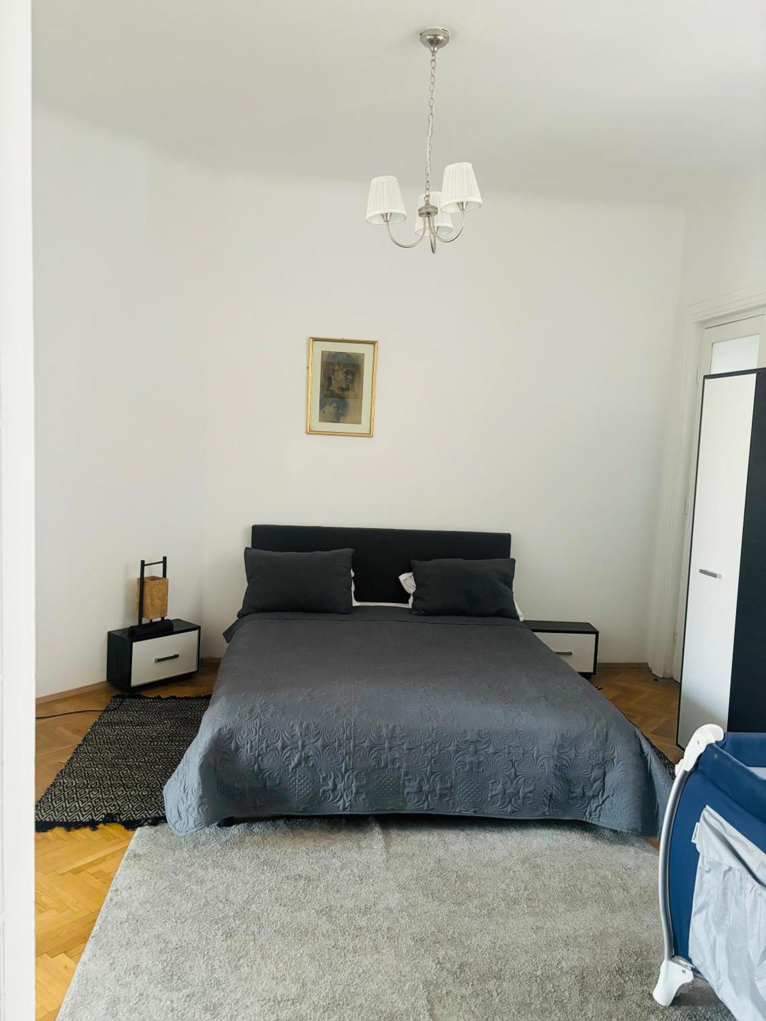 Cozy Apartment Near City Center 부쿠레슈티 외부 사진