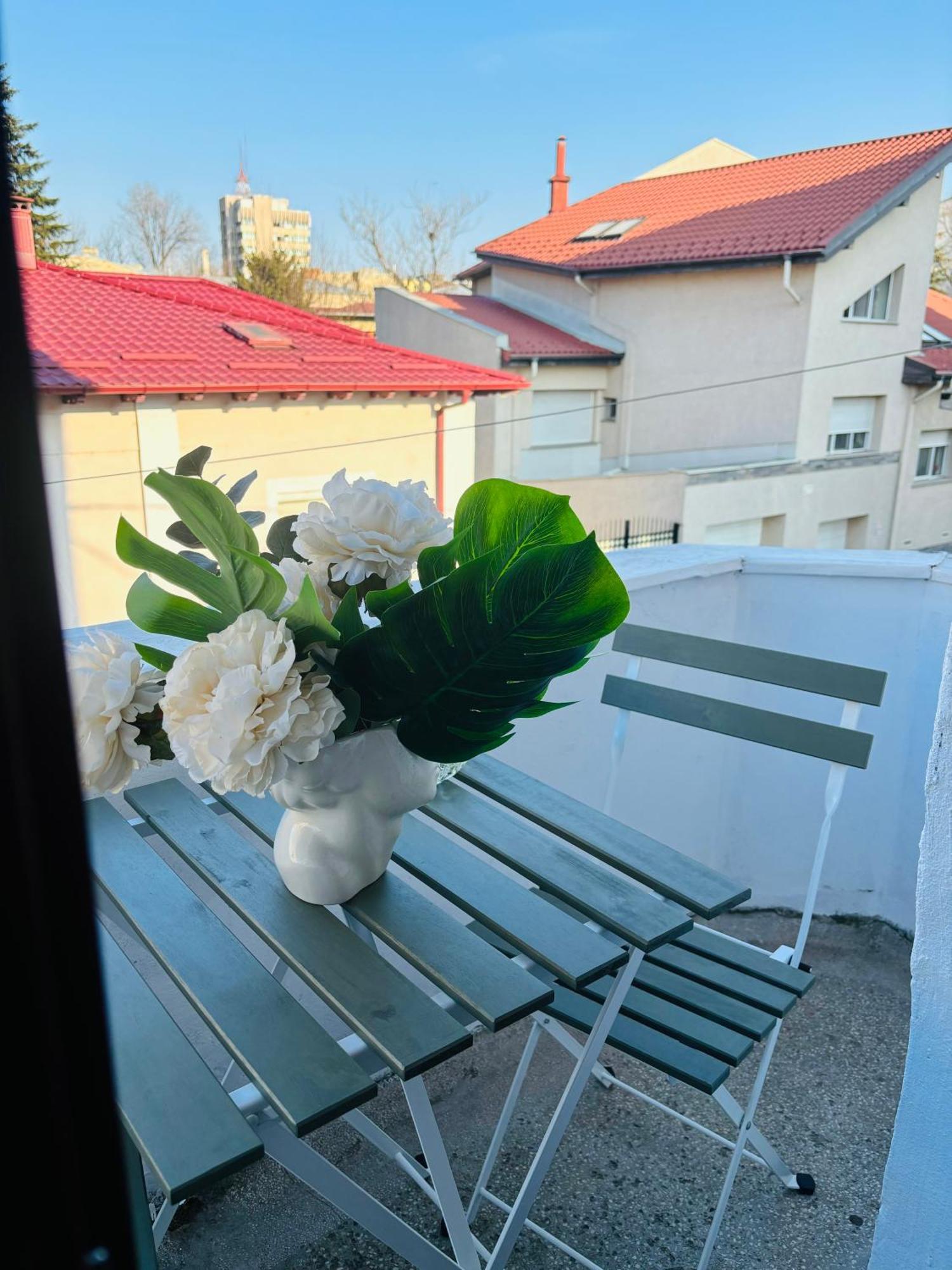 Cozy Apartment Near City Center 부쿠레슈티 외부 사진