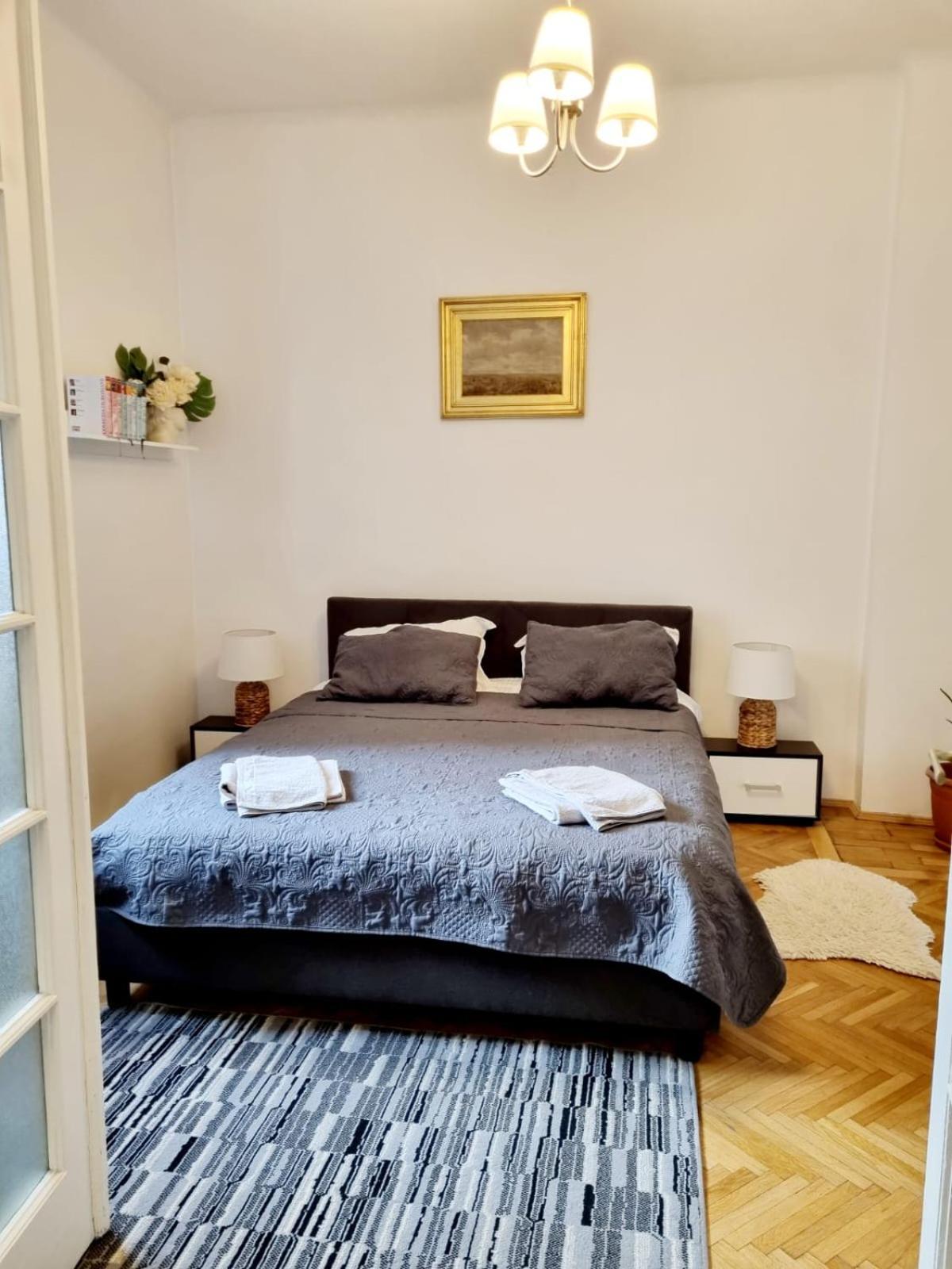 Cozy Apartment Near City Center 부쿠레슈티 외부 사진