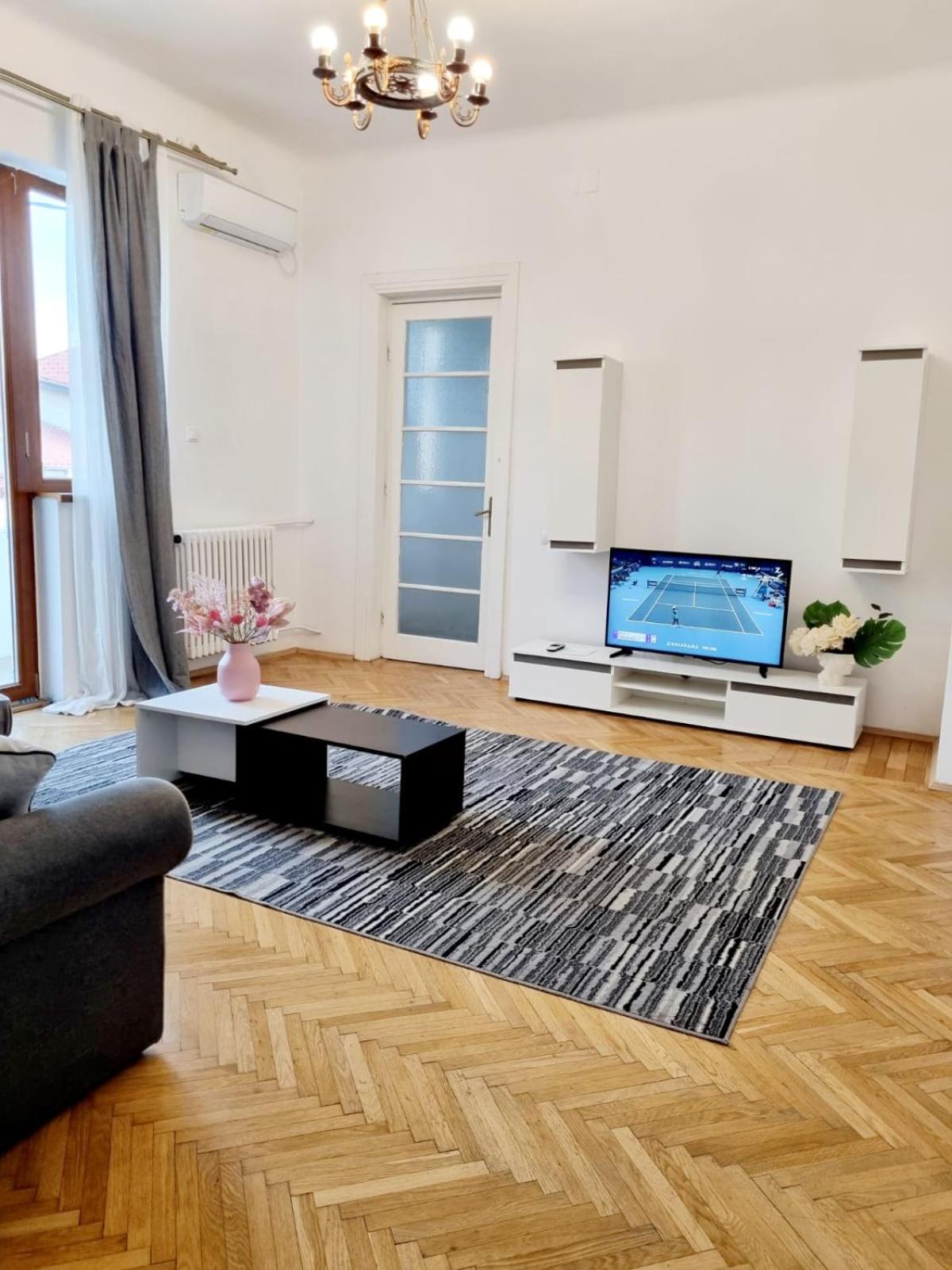 Cozy Apartment Near City Center 부쿠레슈티 외부 사진